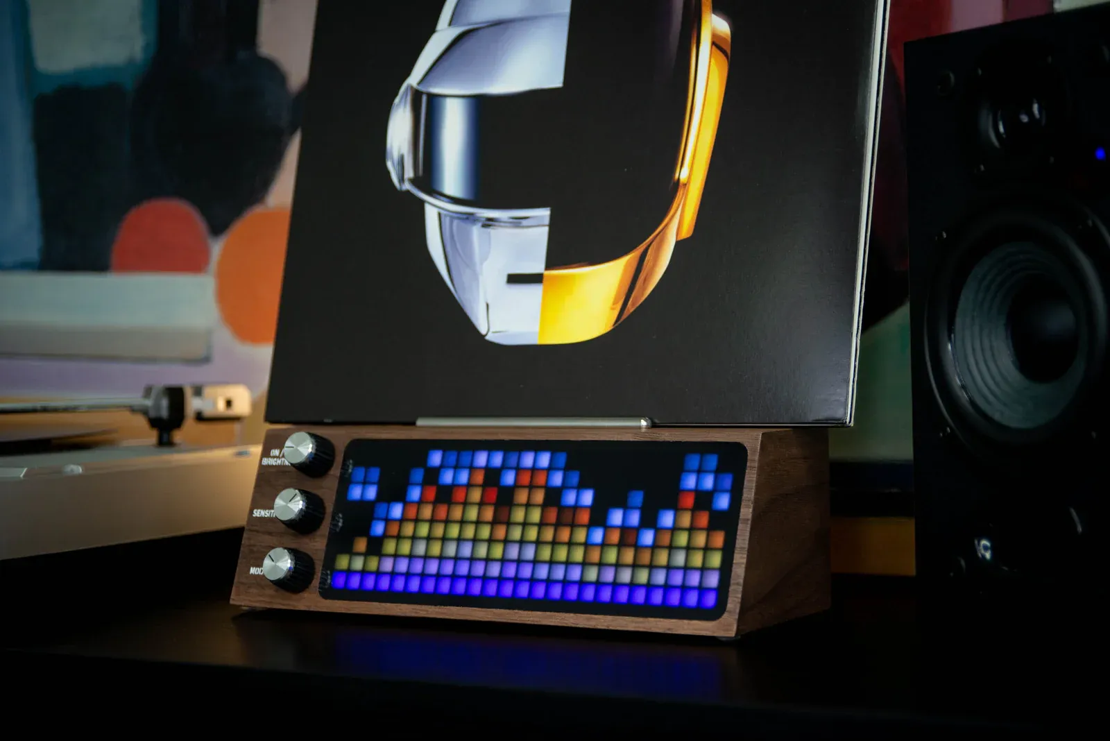 Smart vinyl record rack