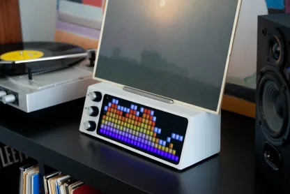 Smart vinyl record rack