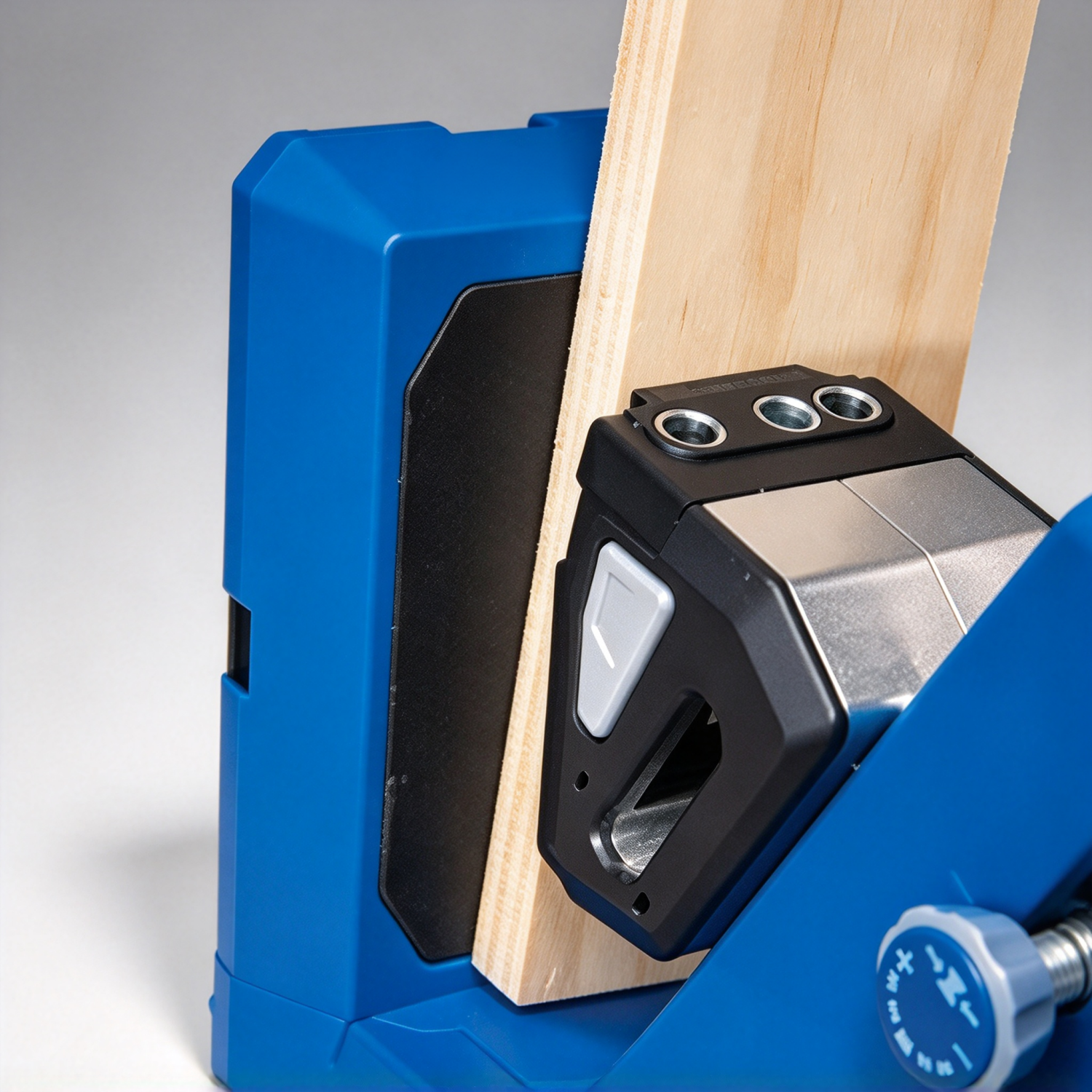 Self-Adjusting Pocket-Hole Jig – One-Motion Clamping, 13–38mm