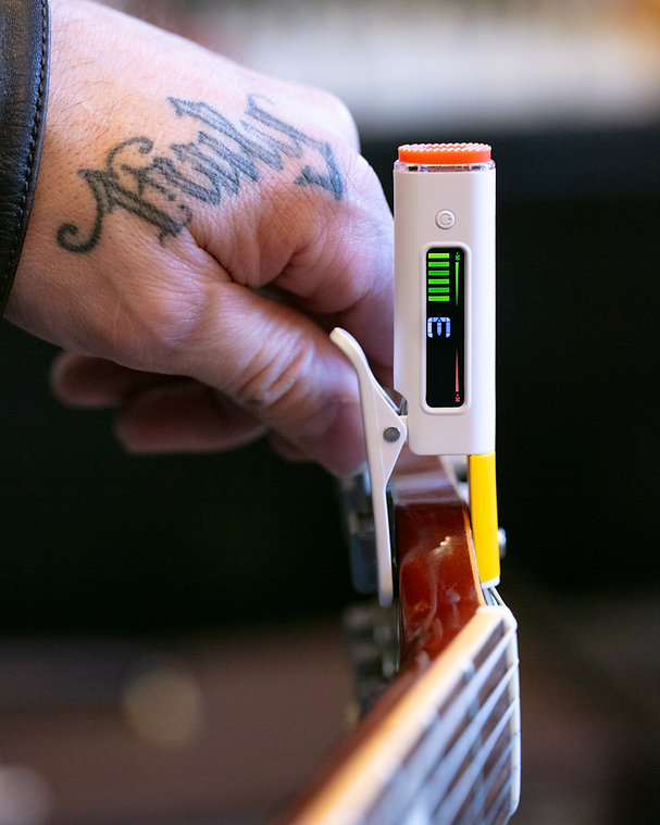 Retro Clip-On Guitar Tuner – Vintage Style, Modern Precision