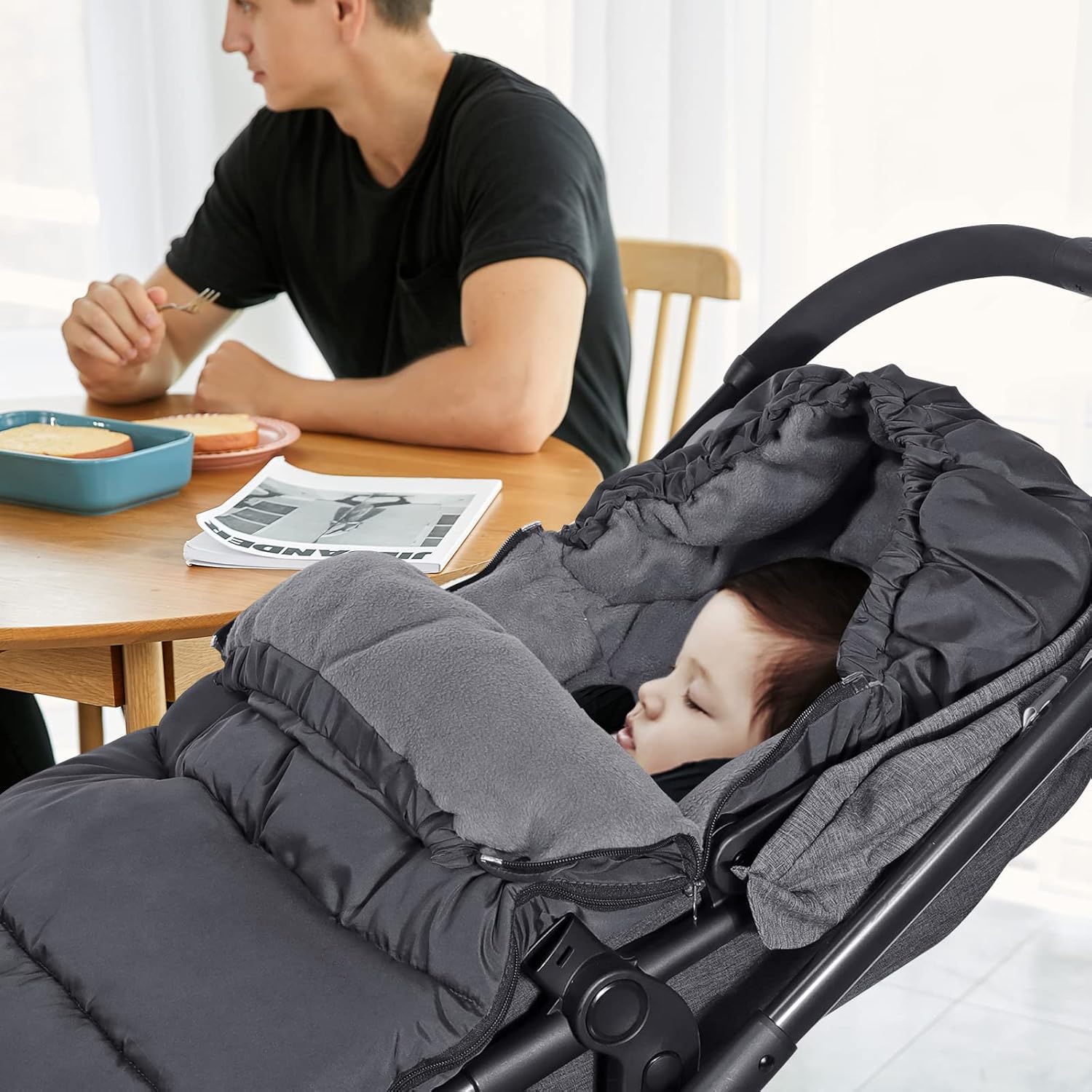 Winter Stroller Sleeping Bag – Waterproof & Windproof Fleece Footmuff