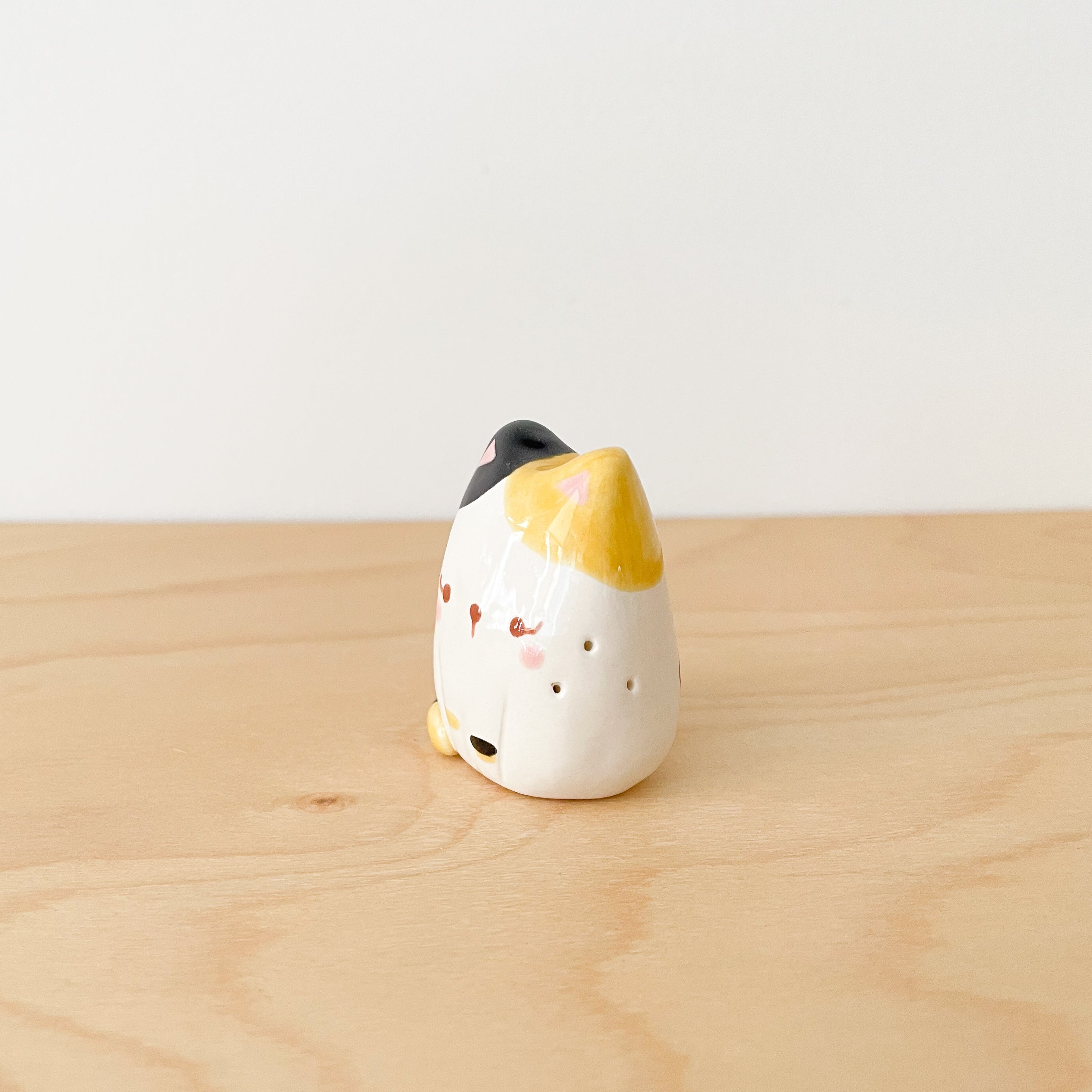 Grey Cat Mini Vase – A Tiny Handmade Companion for Your Home