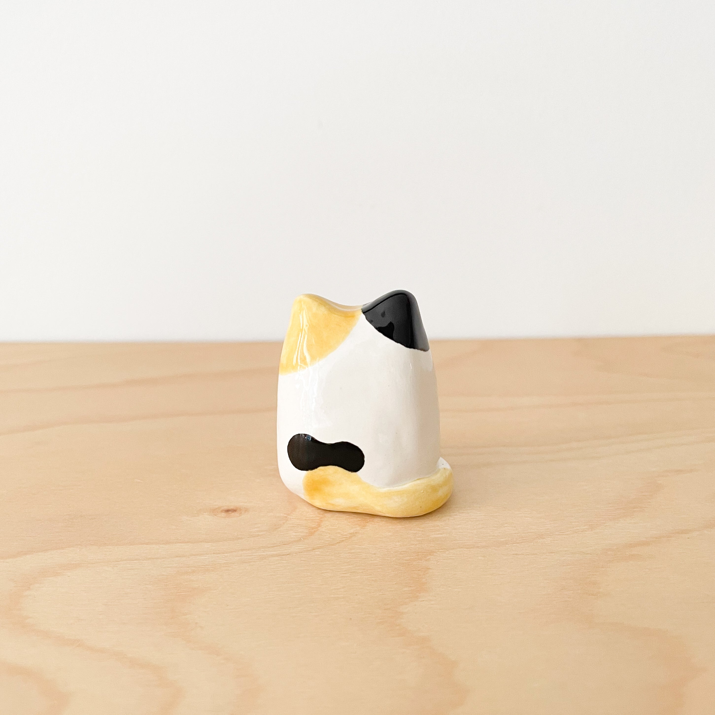 Grey Cat Mini Vase – A Tiny Handmade Companion for Your Home
