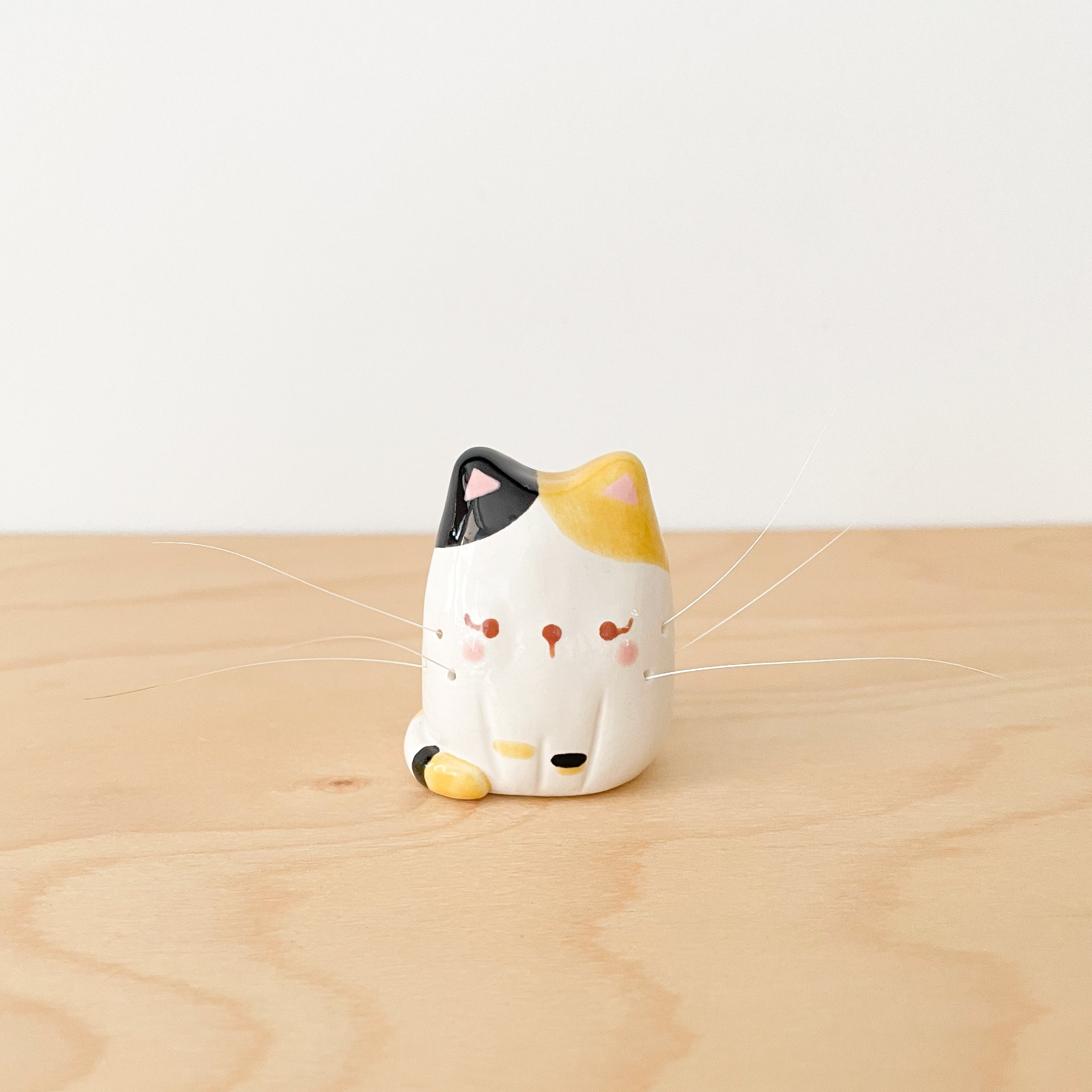 Grey Cat Mini Vase – A Tiny Handmade Companion for Your Home