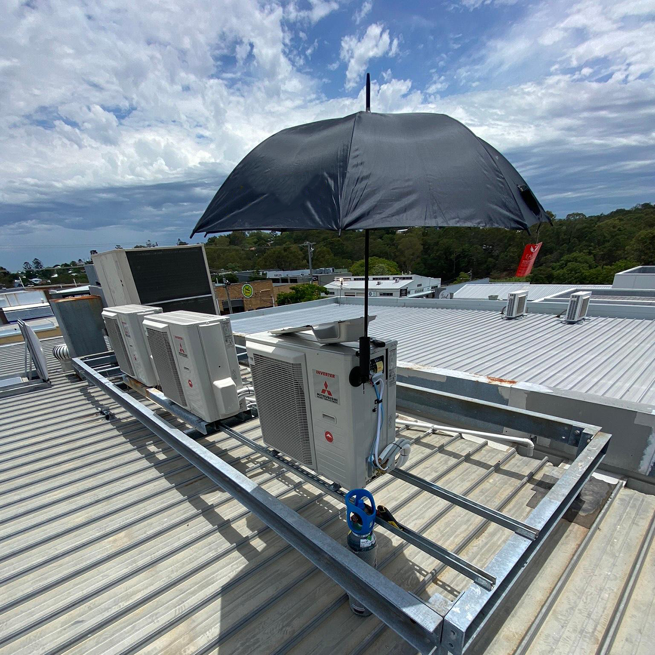 Magnetic Adjustable Umbrella Holder for Hands-Free Rain & Sun Protection