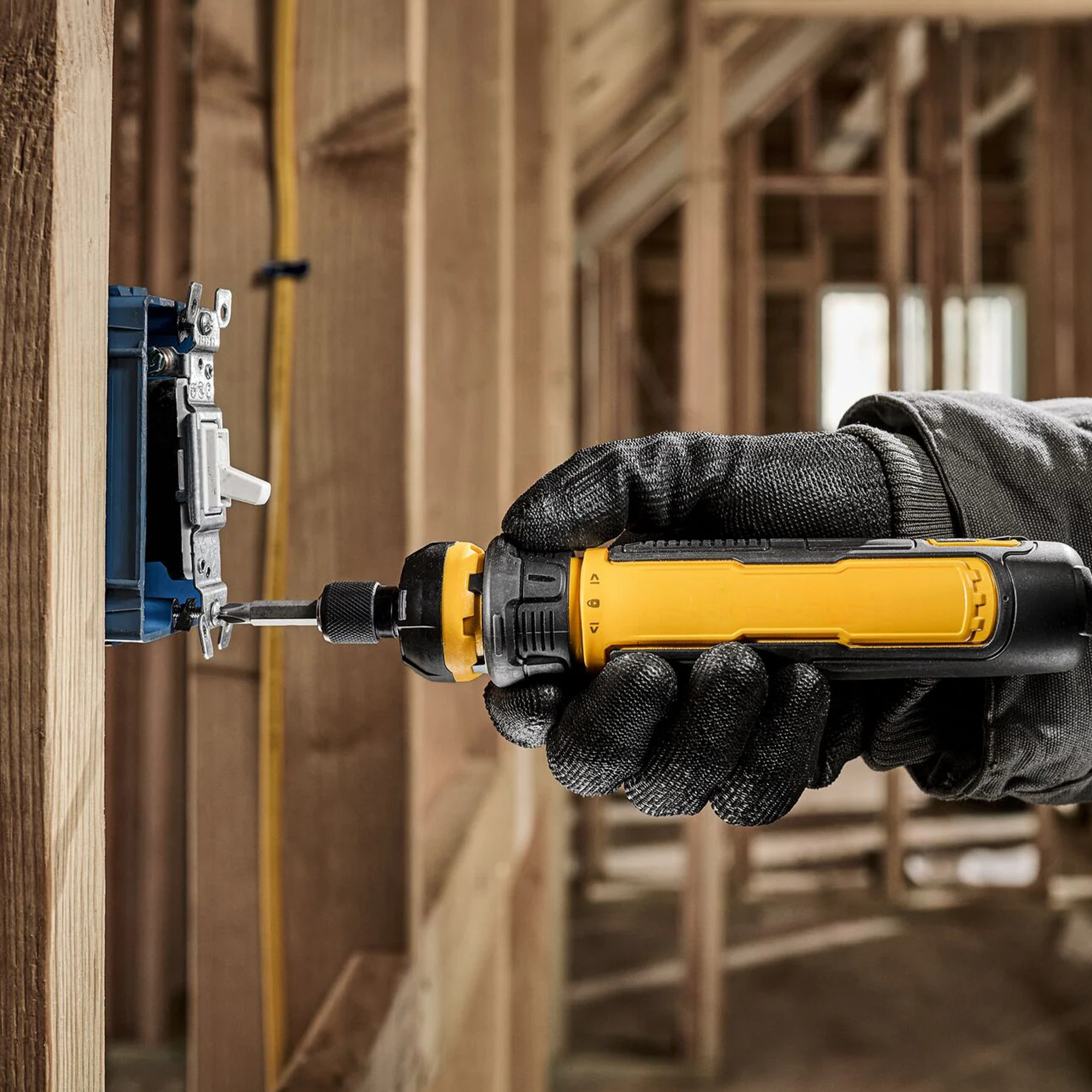 Cordless screwdriver with battery and charger