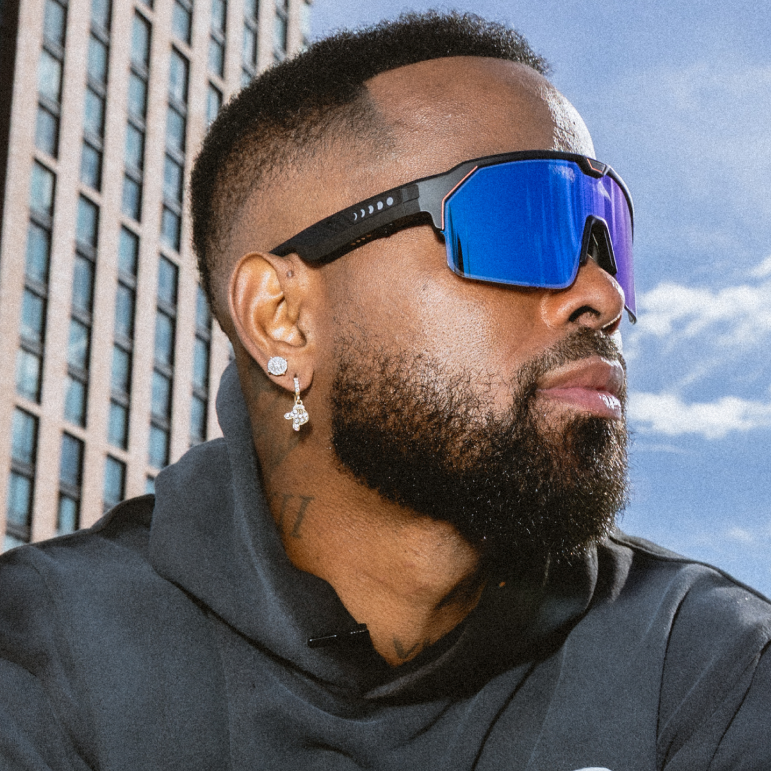 Tint-Adjustable Sports Sunglasses – Built-in Audio