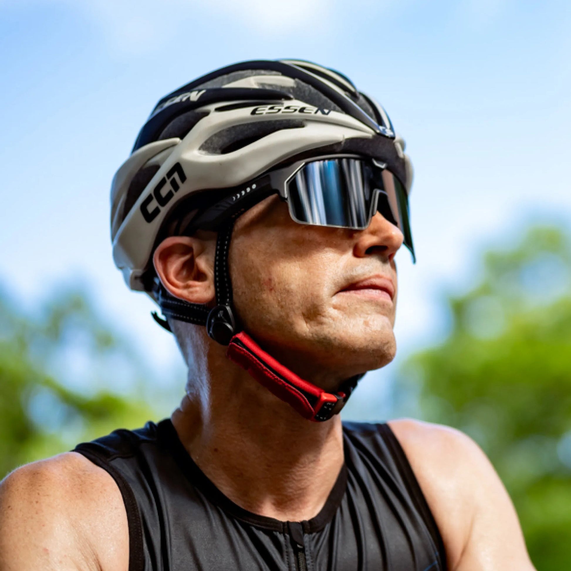 Tint-Adjustable Sports Sunglasses – Built-in Audio