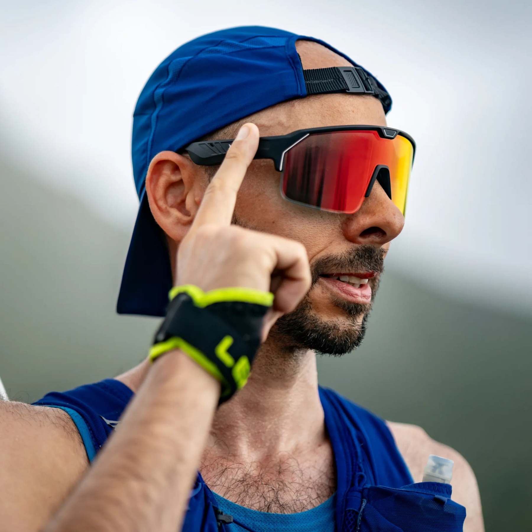 Tint-Adjustable Sports Sunglasses – Built-in Audio