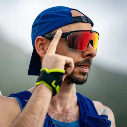 Tint-Adjustable Sports Sunglasses – Built-in Audio