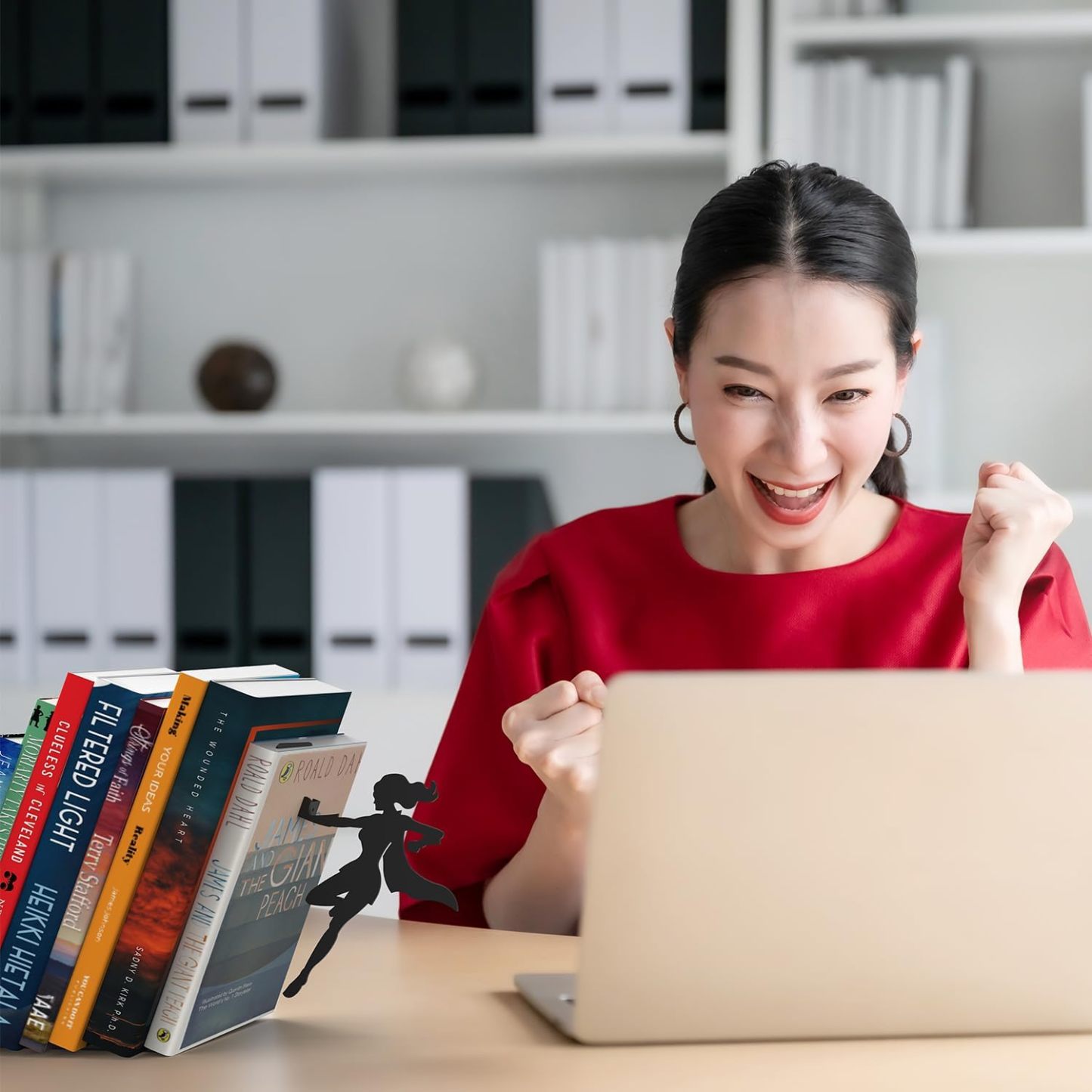 Stylish Metal Bookend in Black – Book Holder for Any Angle, Shelf, Desk
