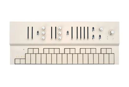 Polyphonic Analog-Style Synthesizer — 6-Voice Replay Keyboard with Arpeggiator, MIDI & USB