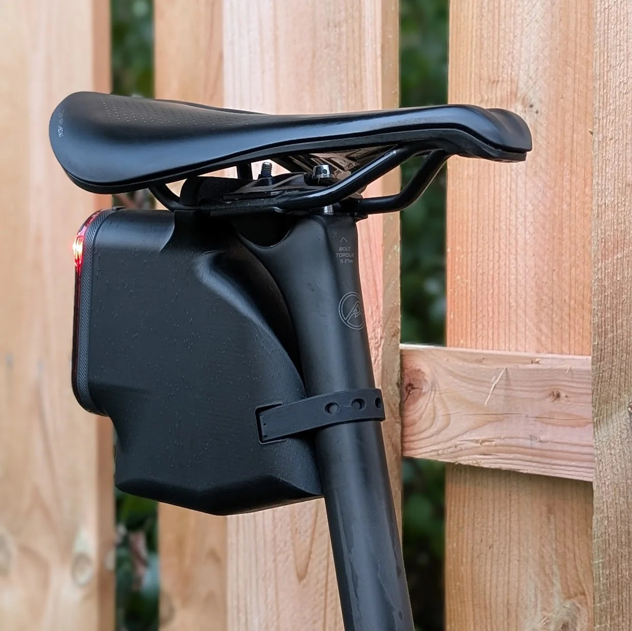 Aerodynamic Saddle Bag – Compact Bike Tool Pouch for Road Essentials