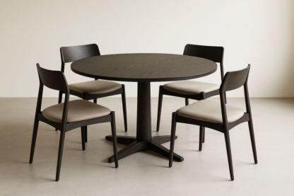 Table à manger ronde en bois avec chaises en tissu