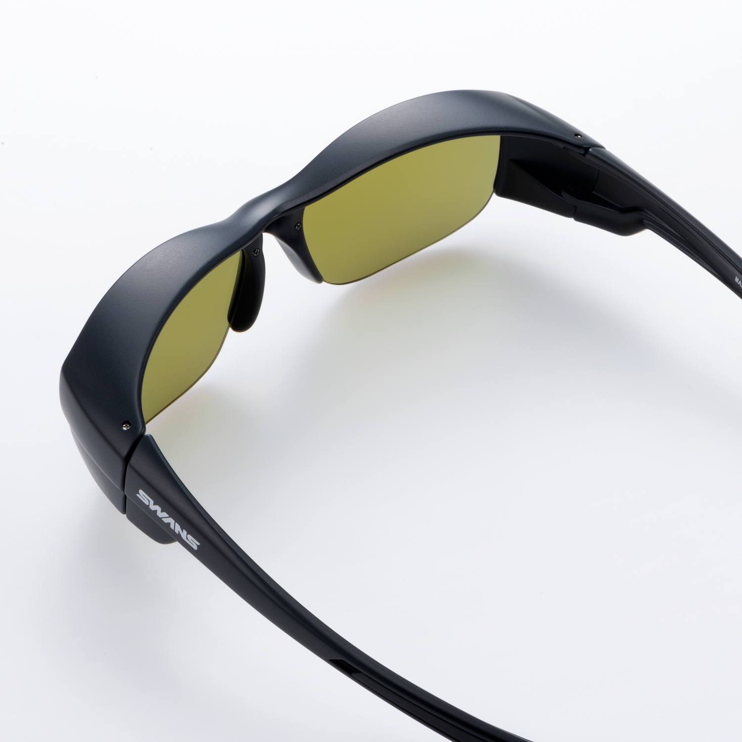 Over the glasses / OG5-0168