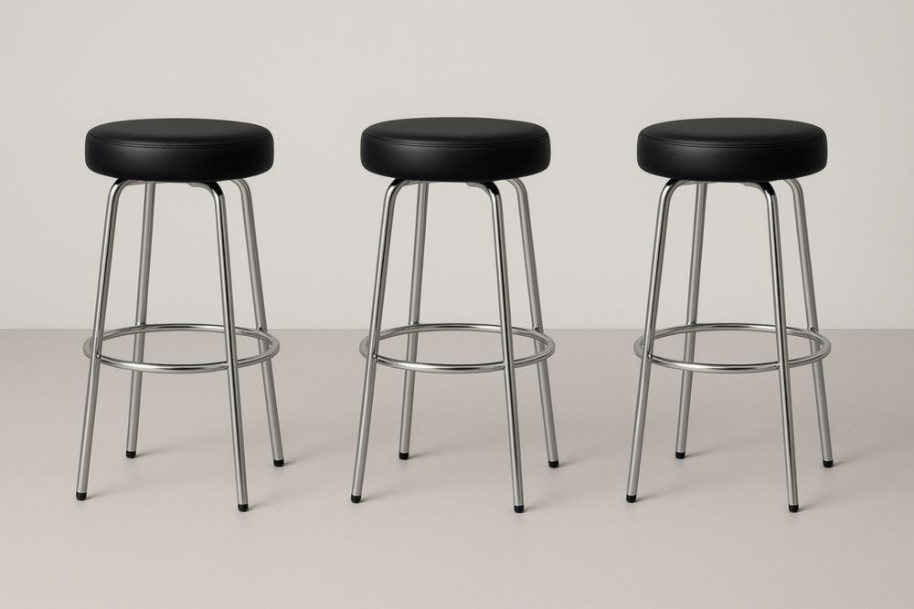 Ensemble de 3 tabourets de bar noirs en cuir synthétique et métal chromé