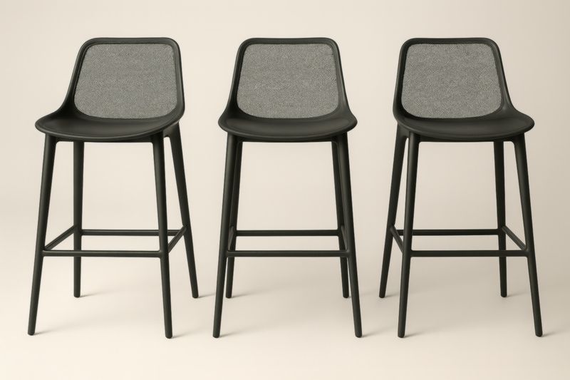 Lot de 3 tabourets de bar en métal et plastique noir