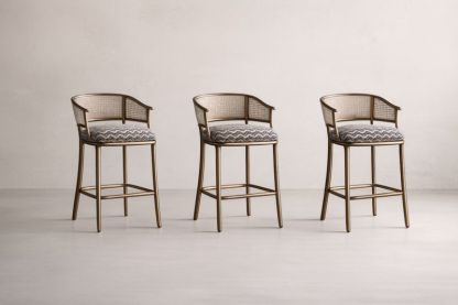 Tabouret de bar en bois avec dossier en rotin et assise en tissu chevron 45 cm