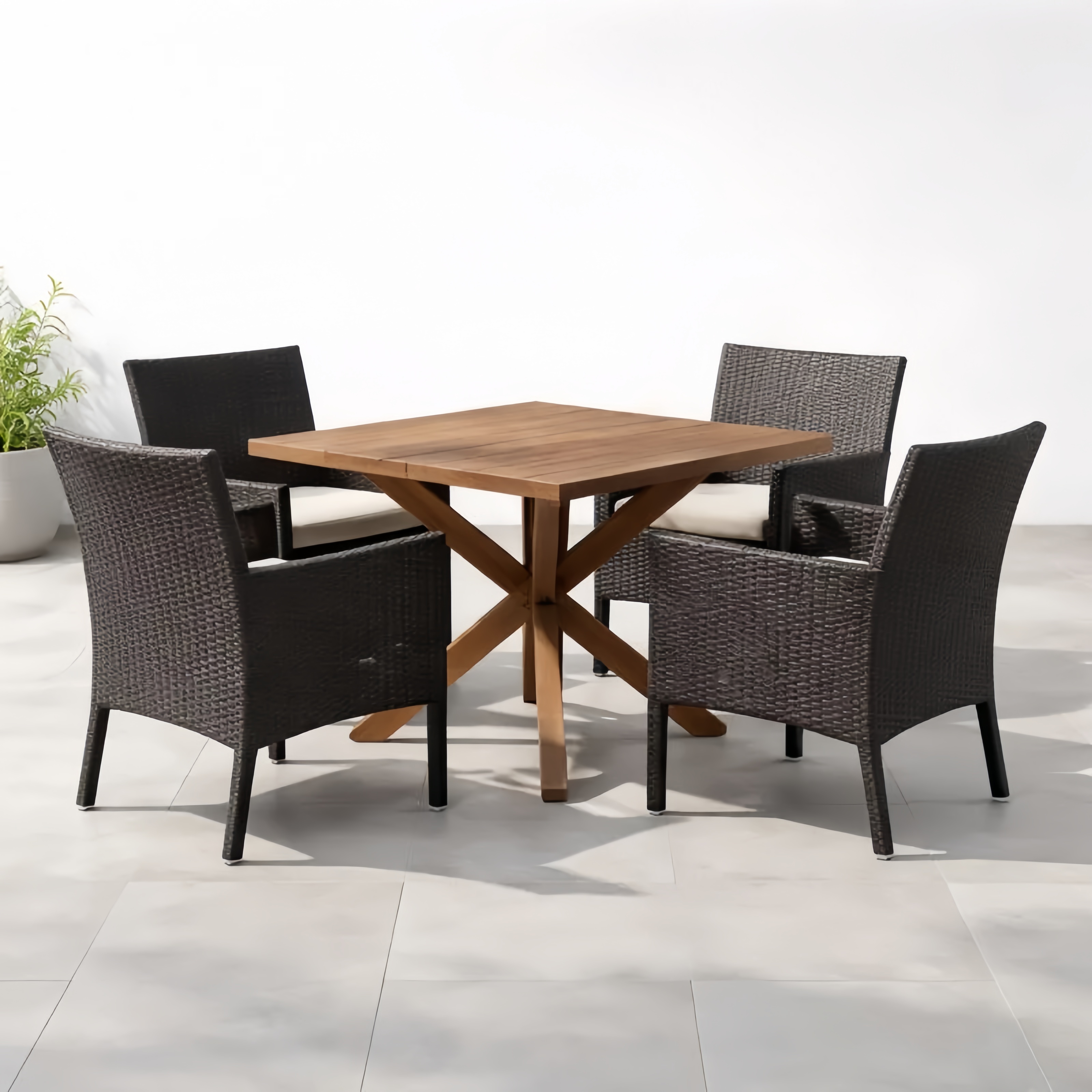 Set Tavolo in Legno di Acacia e Sedie in Rattan Sintetico