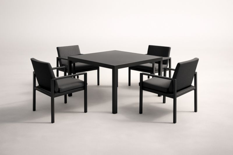 Ensemble table carrée en aluminium avec chaises noires