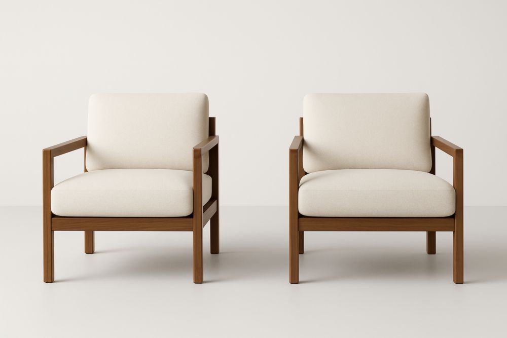 Lot de 2 fauteuils en bois massifs avec coussins en tissu crème