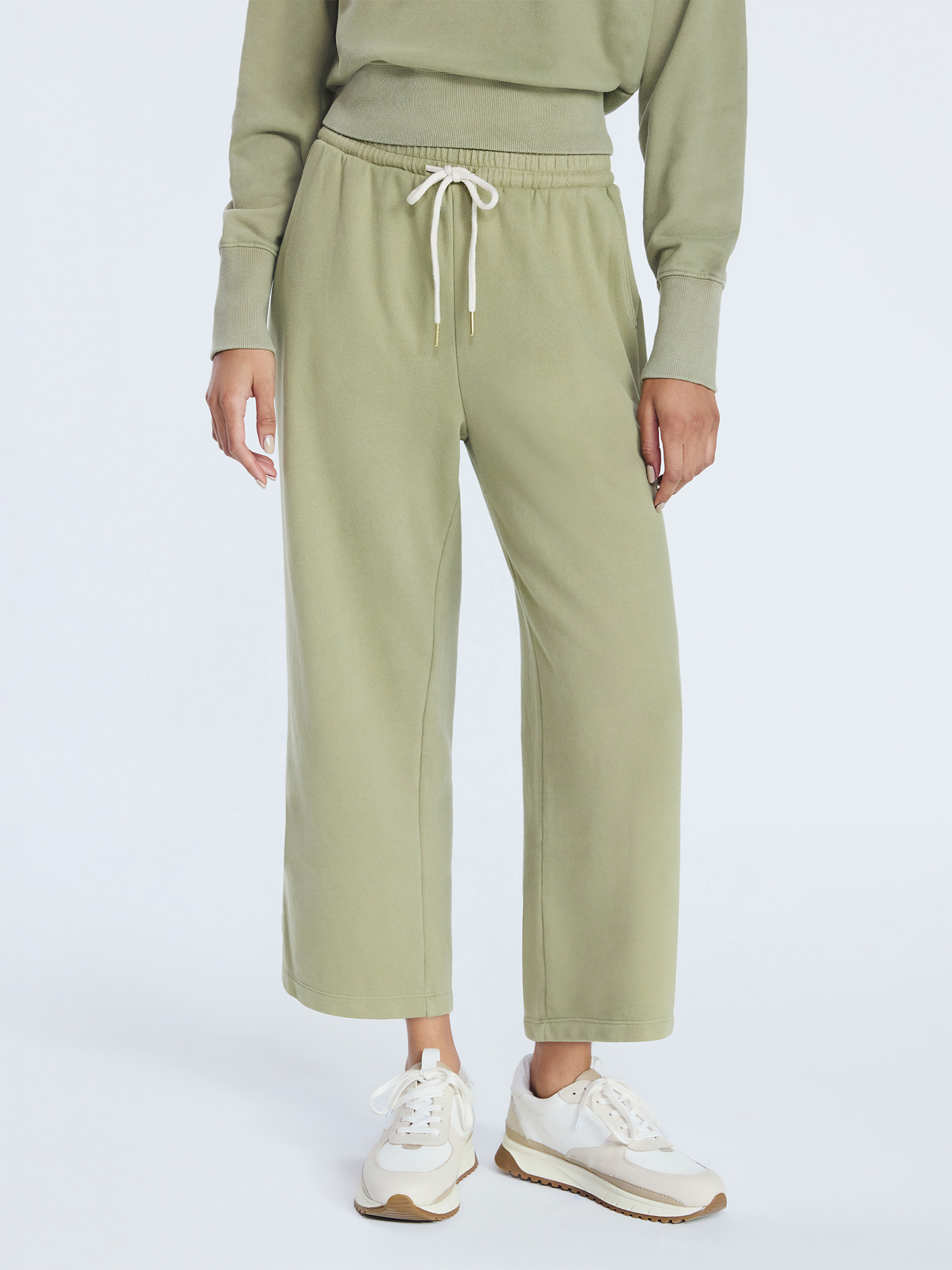 Cropped Pullover Hoodie Sweatshirt & Cropped Sweatpants
