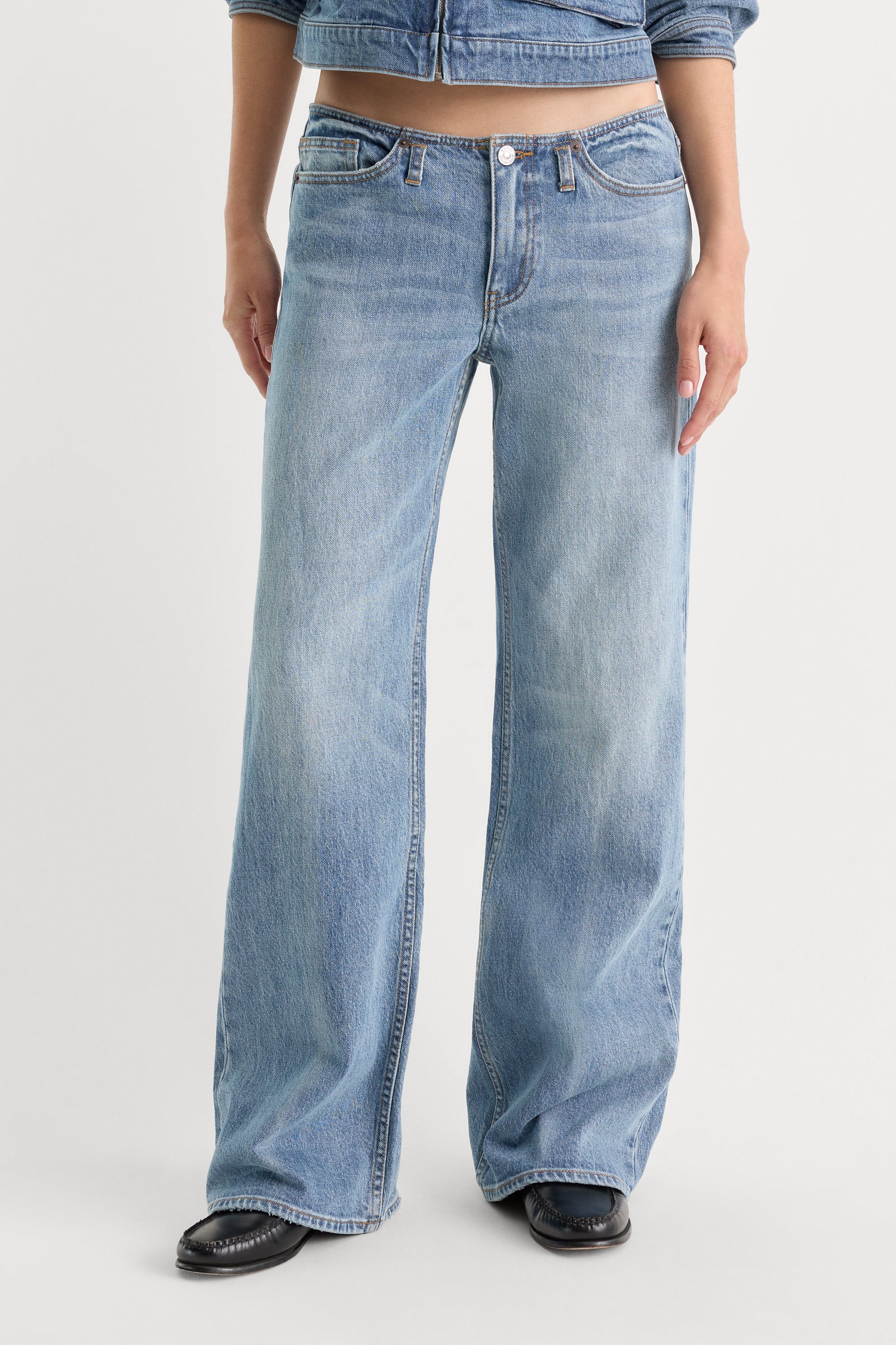 Classic Waist Low Loose Jeans