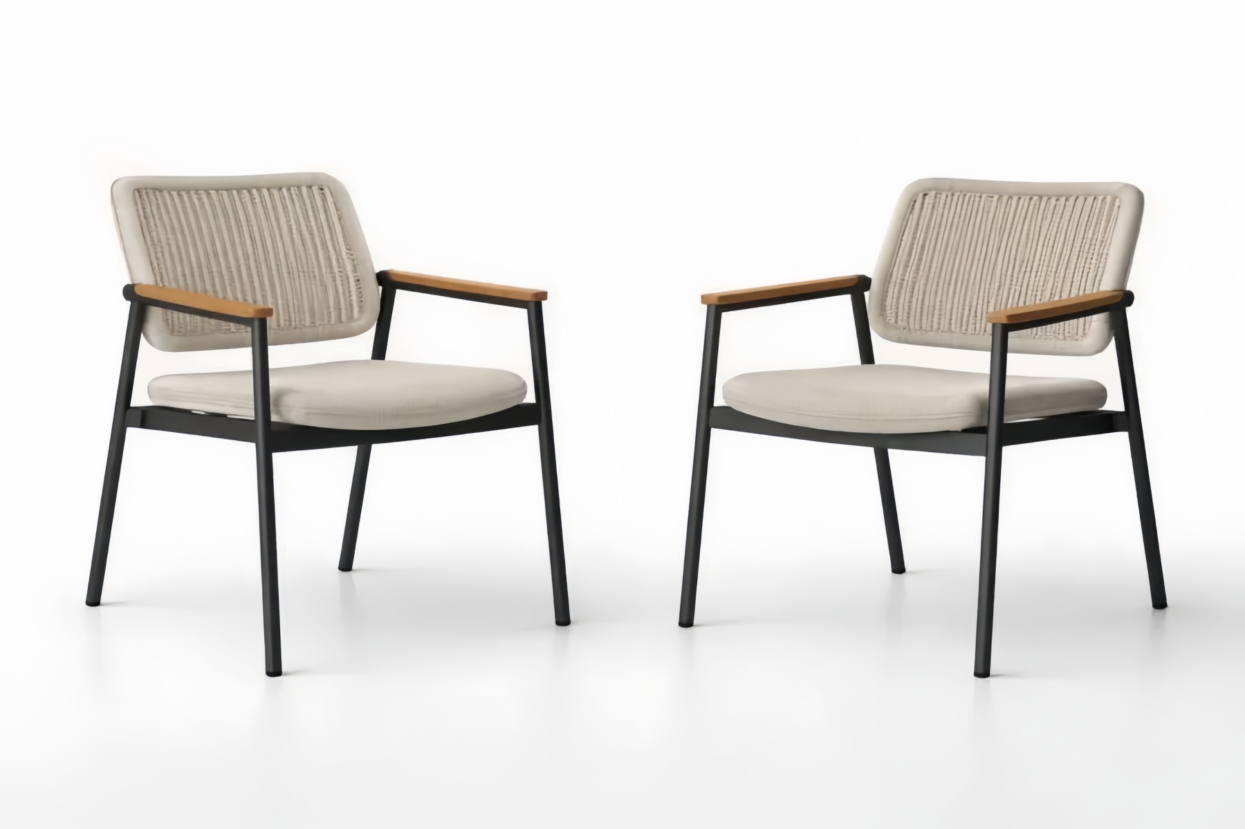 Set di 2 Sedie con Struttura in Acciaio Nero e Tessuto Beige