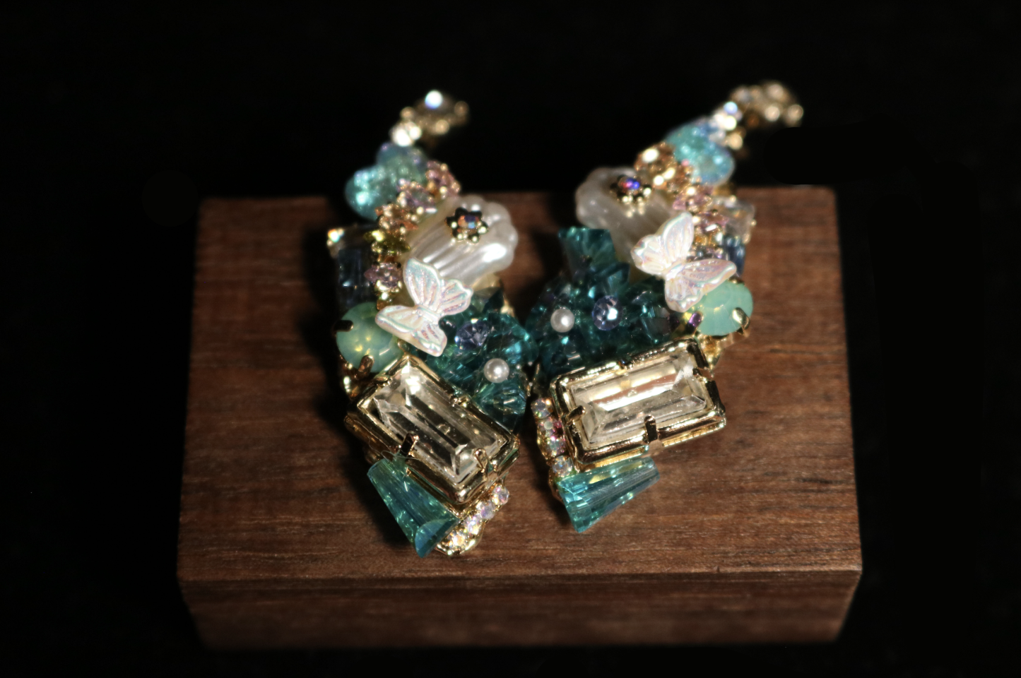 Mint Glow - Butterfly Shadow