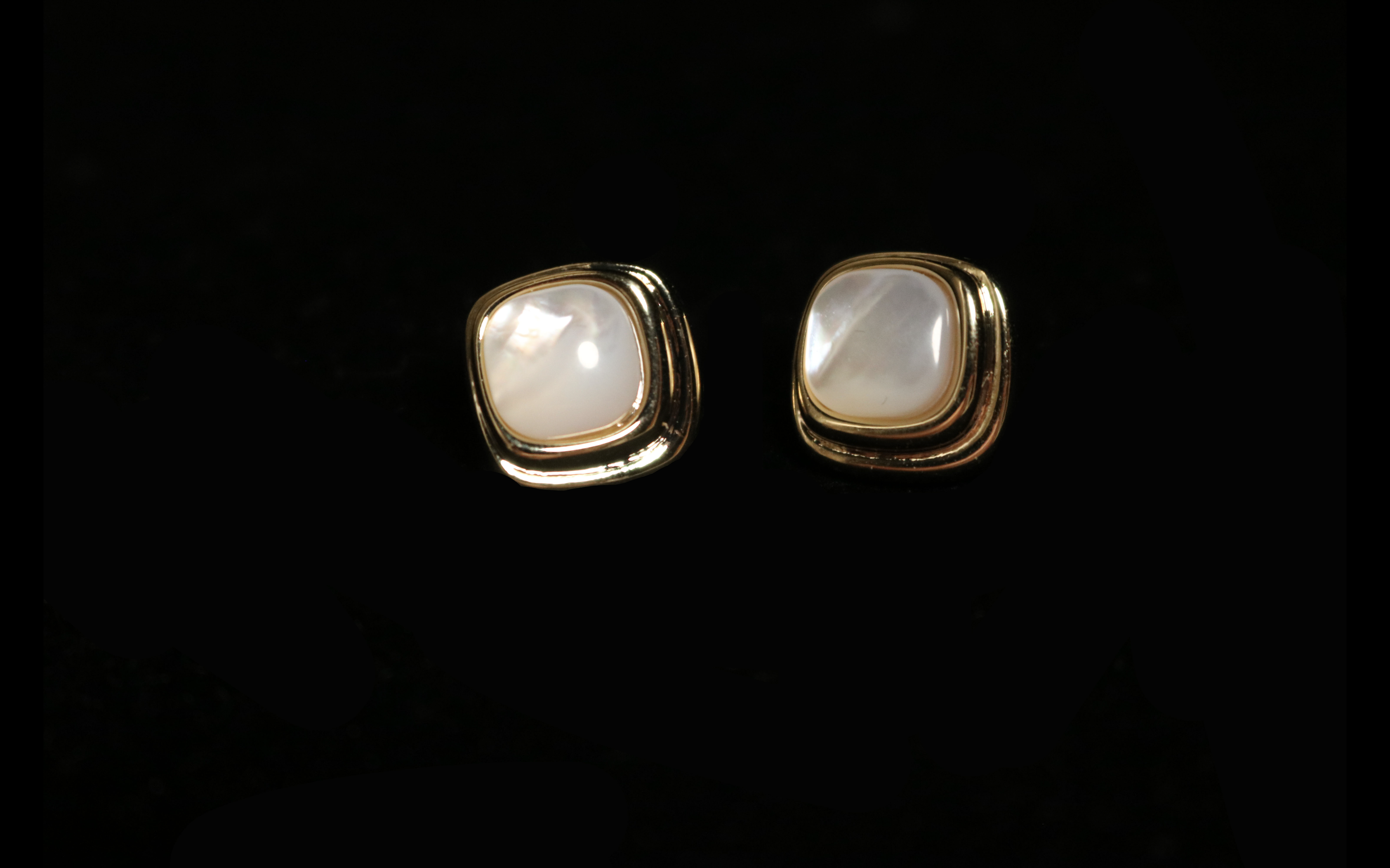 Gilt Square Pearl