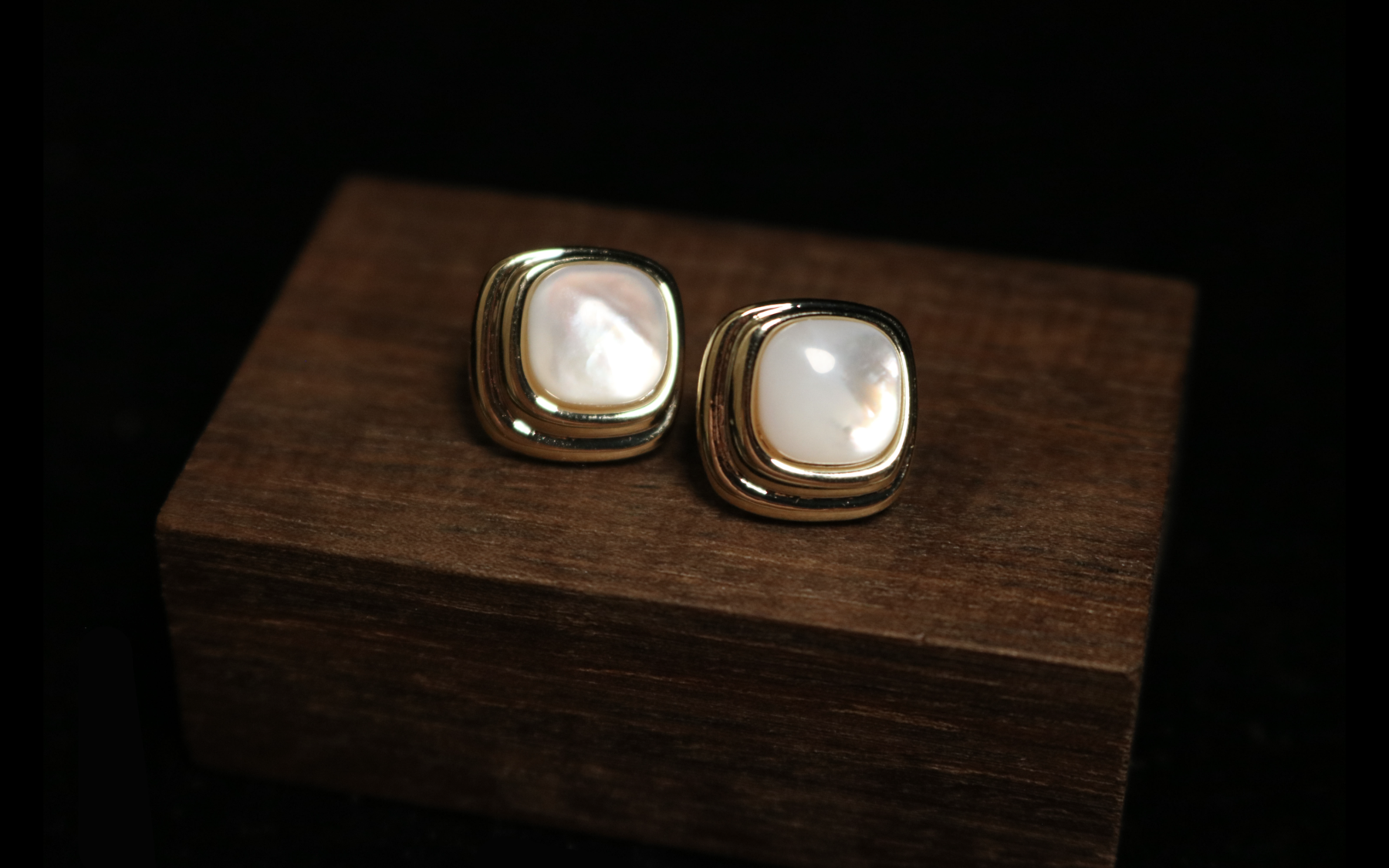 Gilt Square Pearl