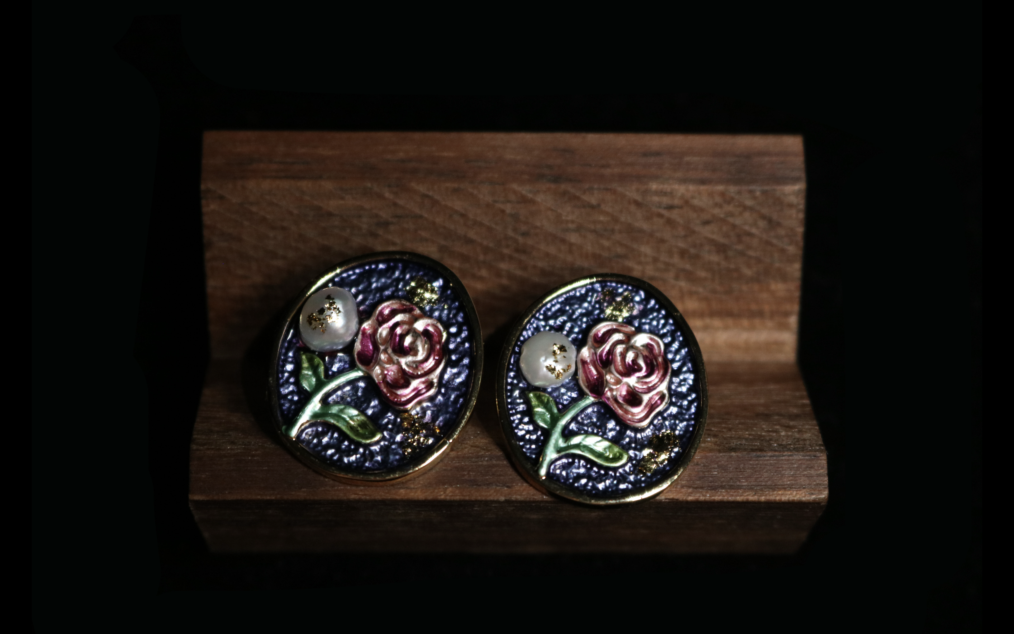 Midnight Blue Rose with Pearl