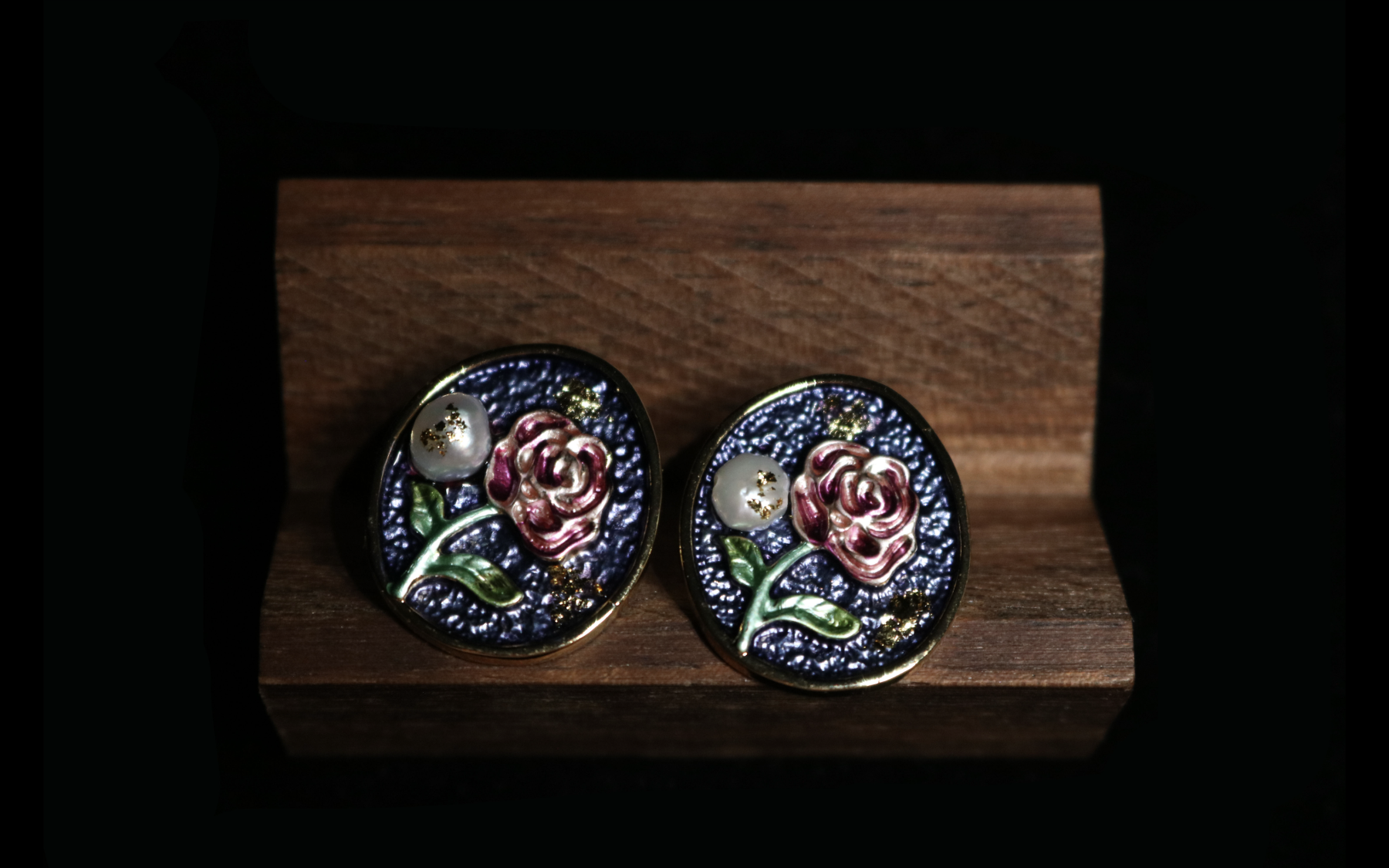 Midnight Blue Rose with Pearl