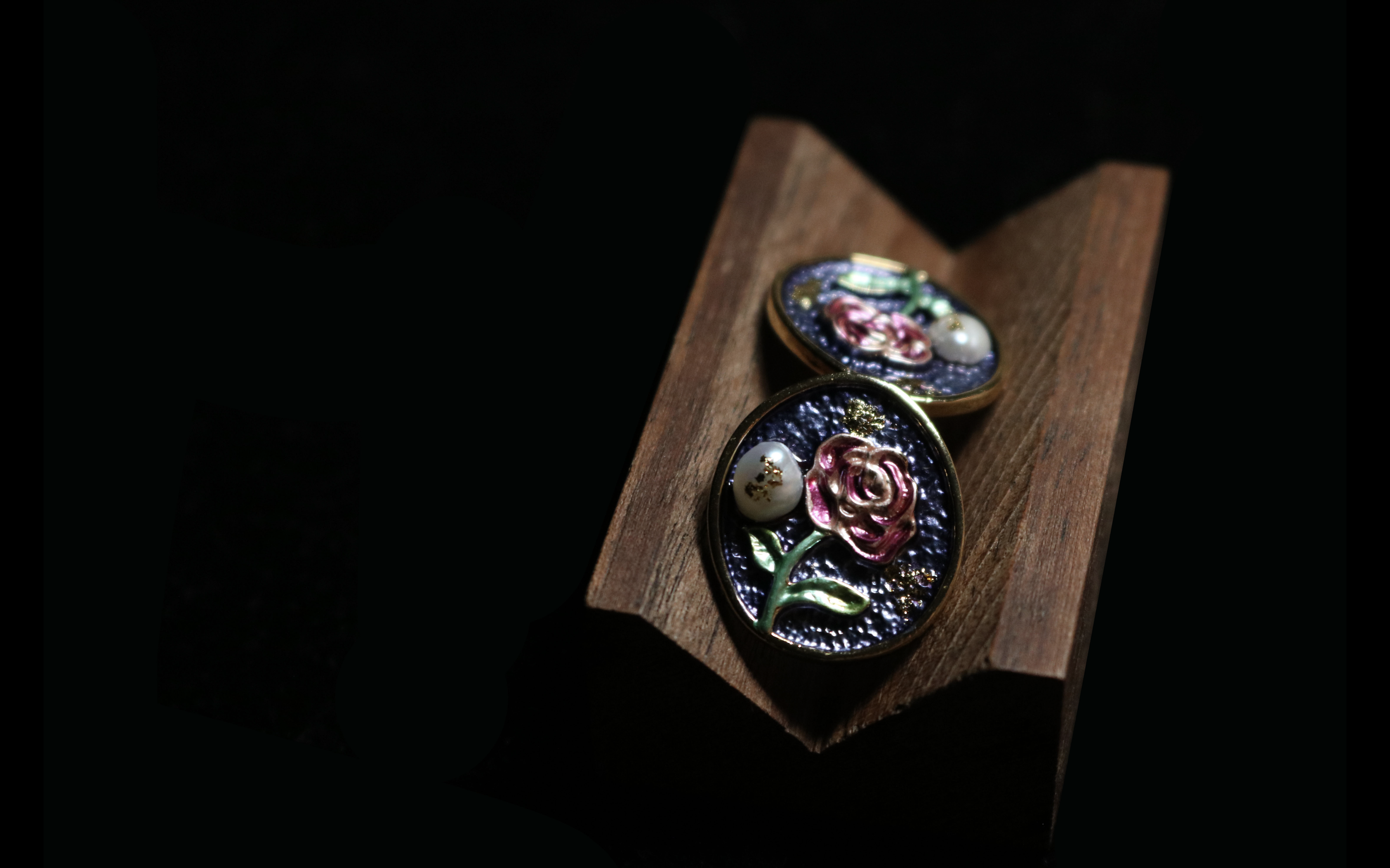 Midnight Blue Rose with Pearl