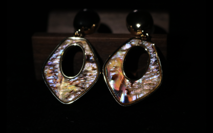 Iridescent Shell Geometric Drop