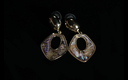 Iridescent Shell Geometric Drop