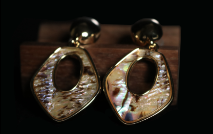 Iridescent Shell Geometric Drop