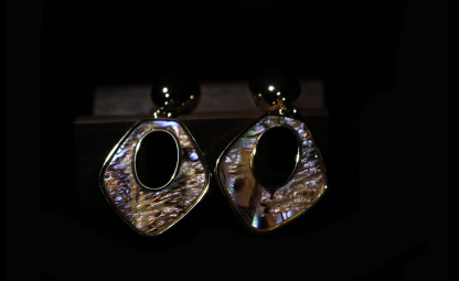 Iridescent Shell Geometric Drop