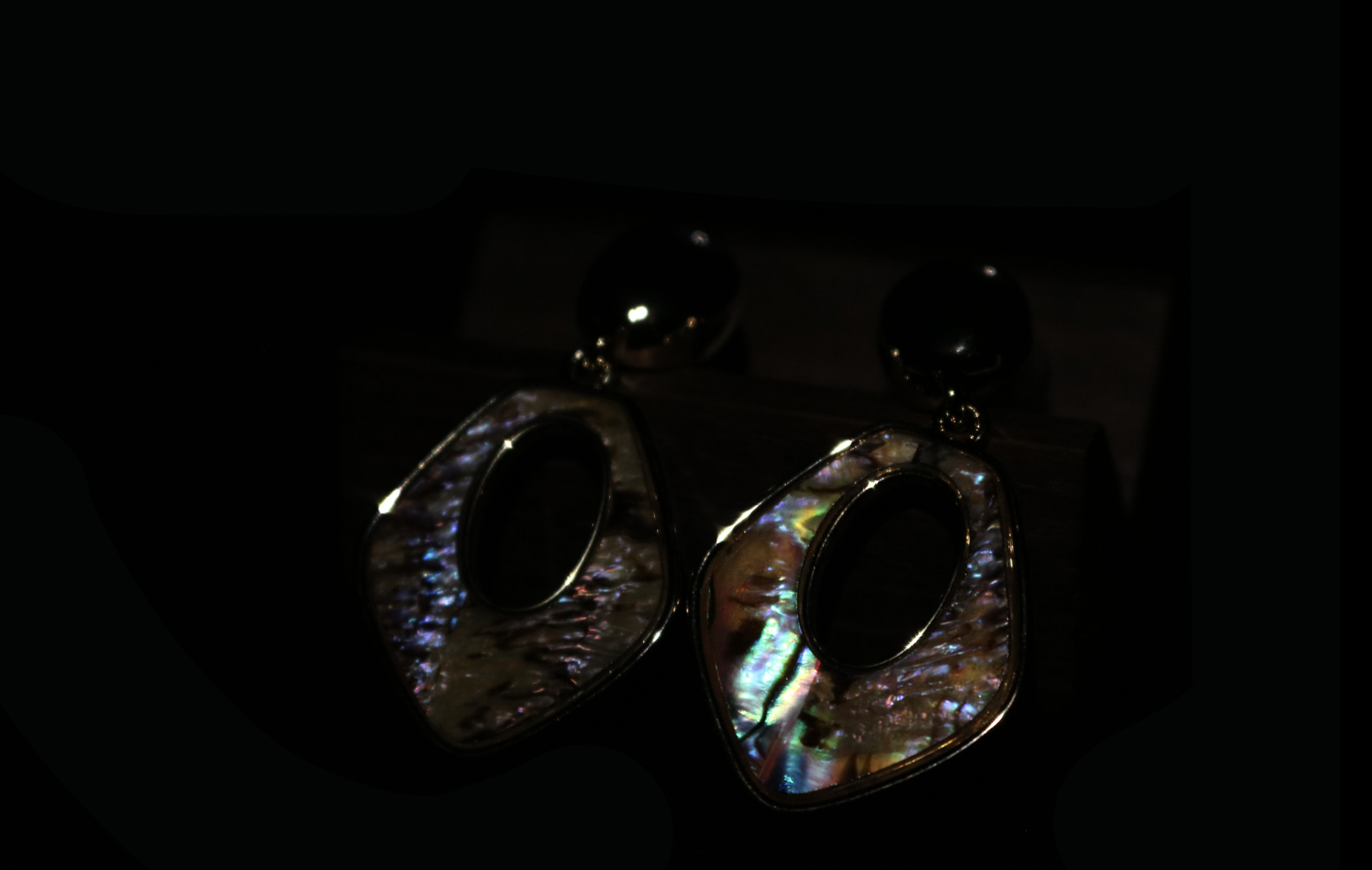 Iridescent Shell Geometric Drop