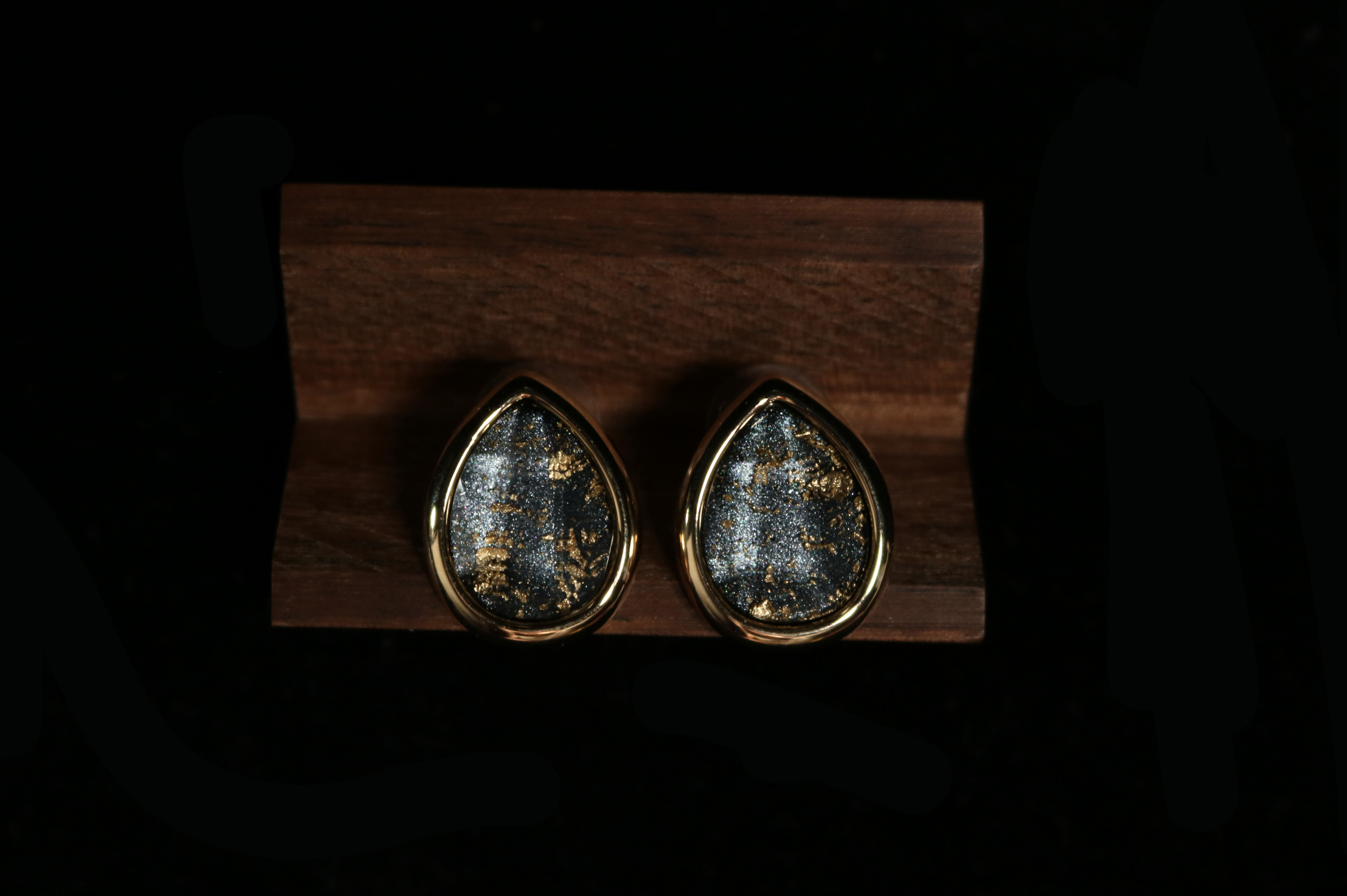 Dark Sparkle Teardrop 