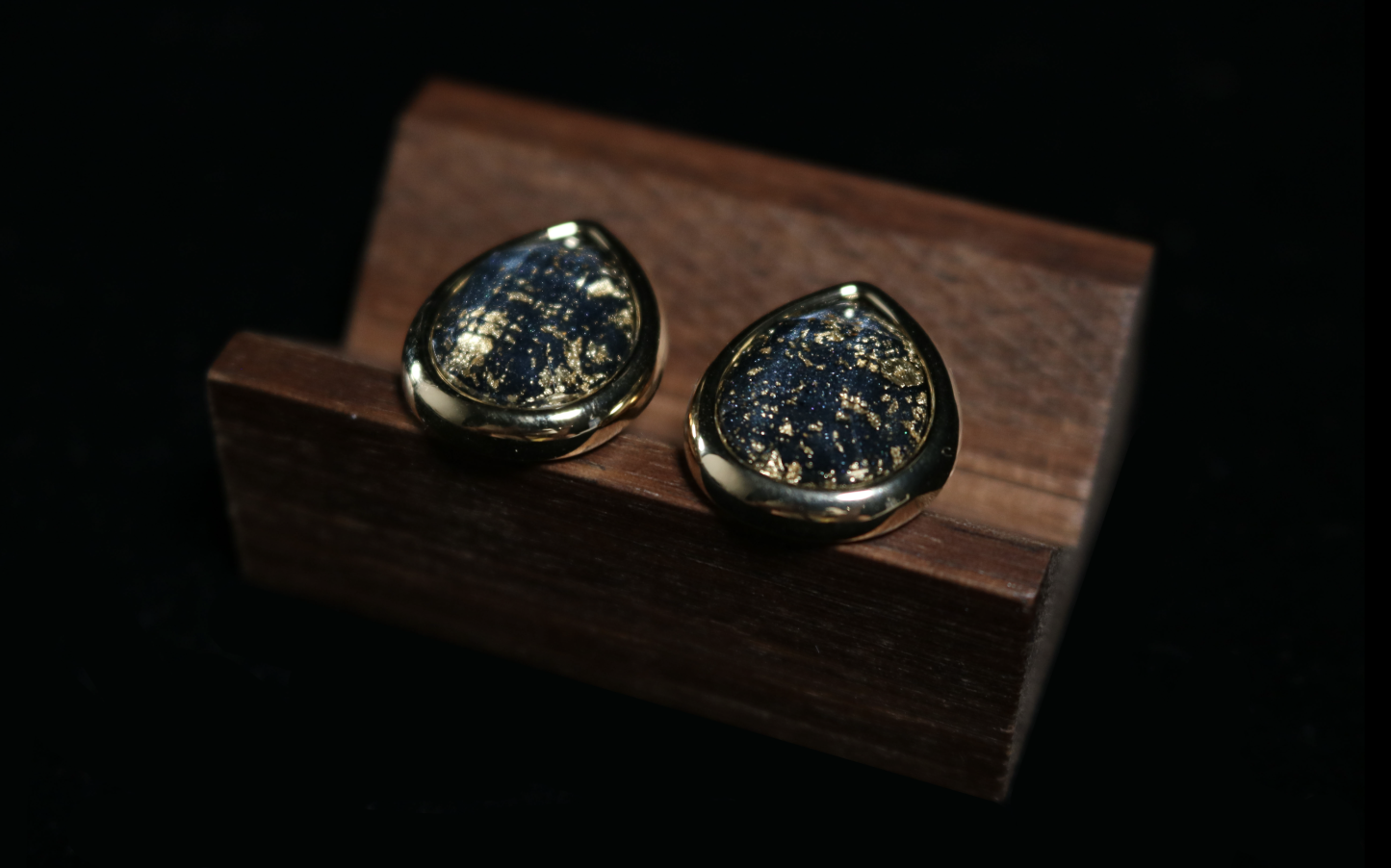 Dark Sparkle Teardrop 