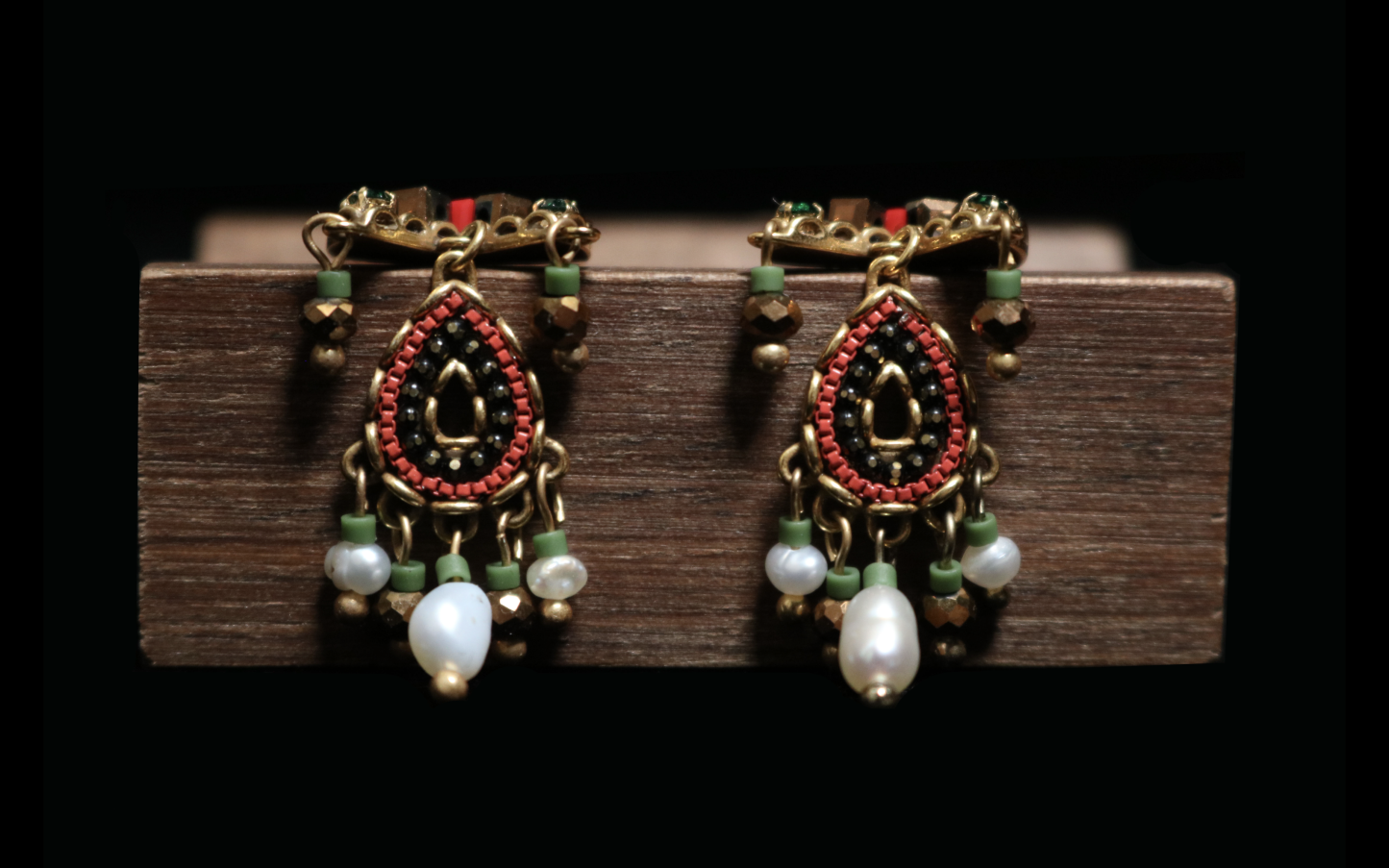 Crimson Gilded Embroidery - Pearl & Emerald Tassel