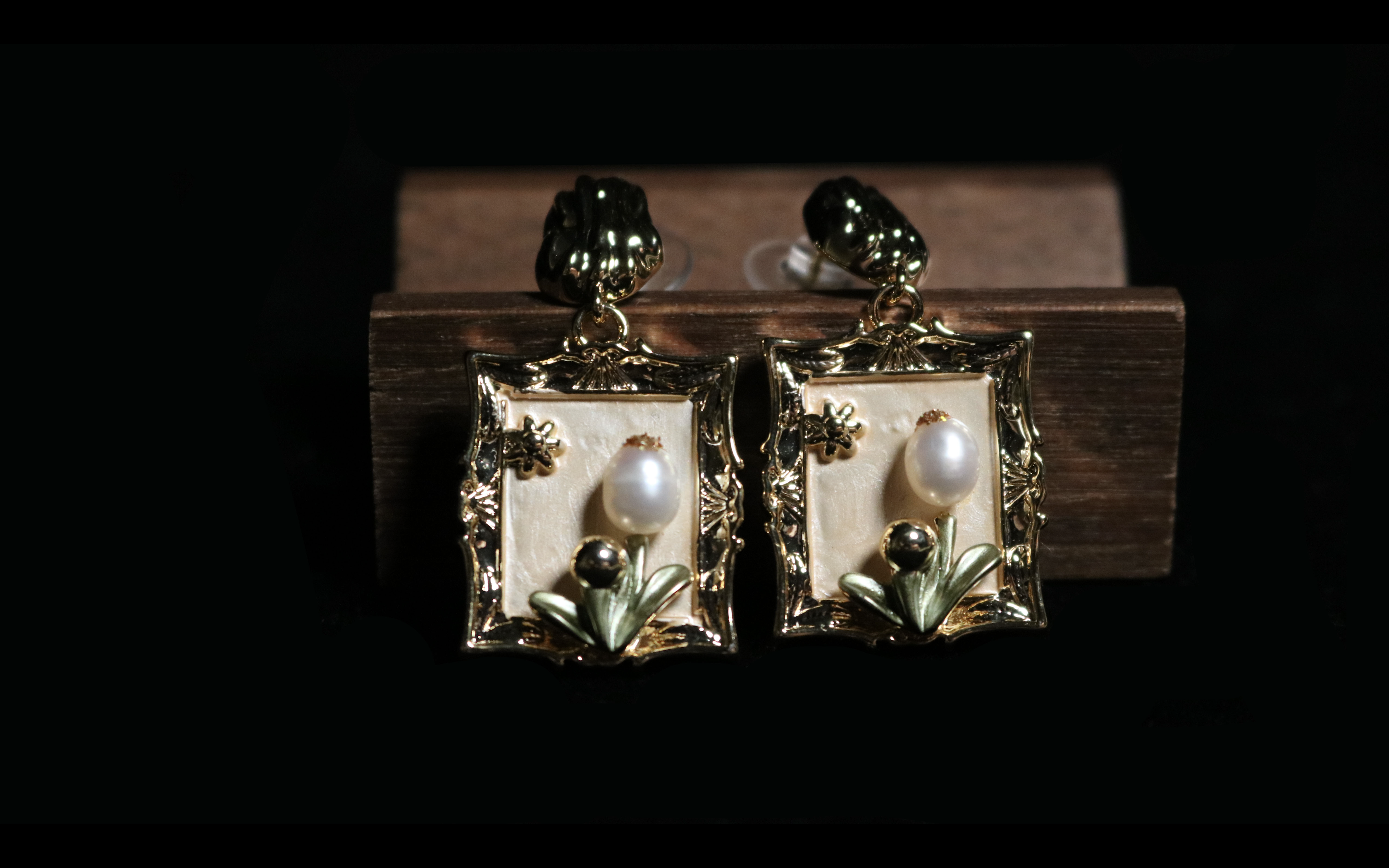 Frame・Pearl Flower Cluster