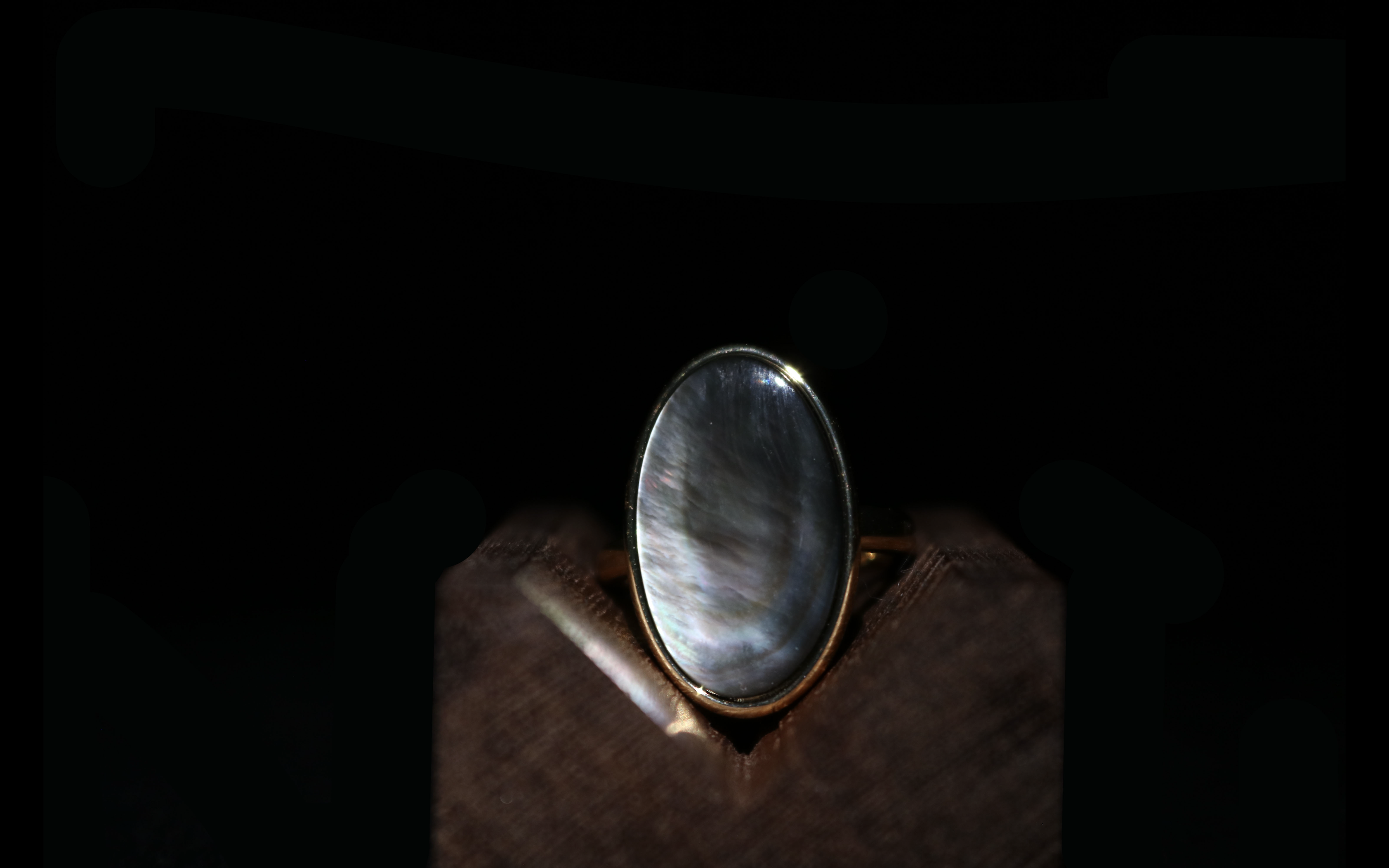 Iridescent Mother-of-Pearl Oval 