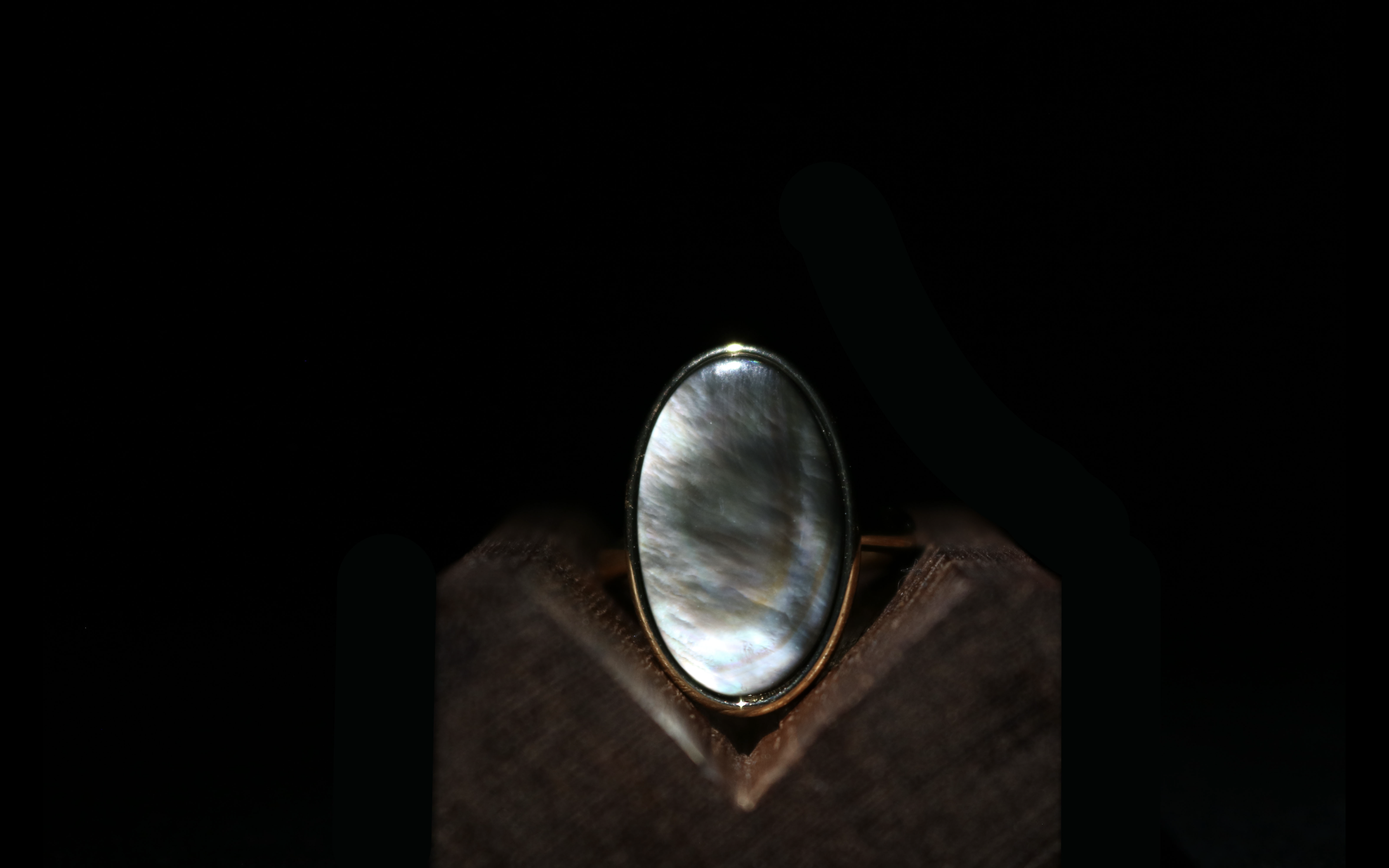 Iridescent Mother-of-Pearl Oval 