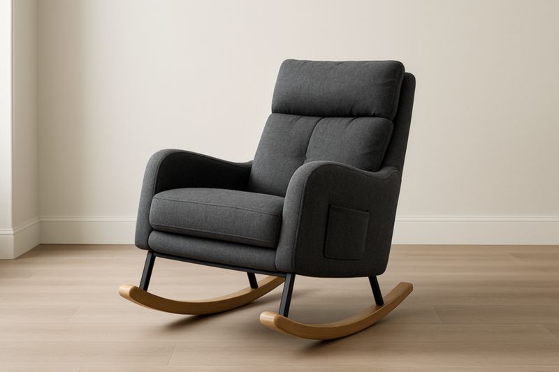 Fauteuil à bascule en tissu gris avec structure bois et métal