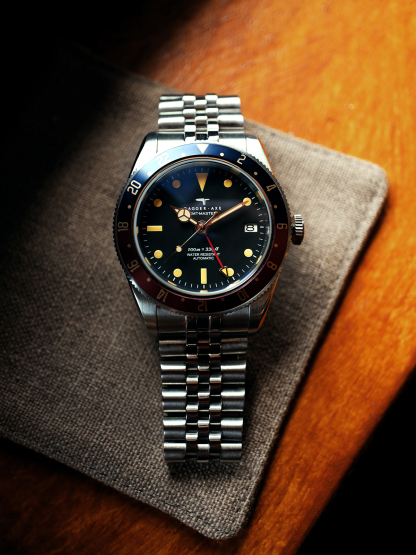 DAGGER AXE "Voyager" 1954 Tribute GMT Automatic - Ref. DG-B6543 | Tax & Duty Included