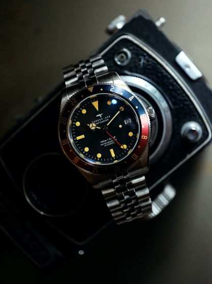 DAGGER AXE "Voyager" 1954 Tribute GMT Automatic - Ref. DG-B6543 | Tax & Duty Included