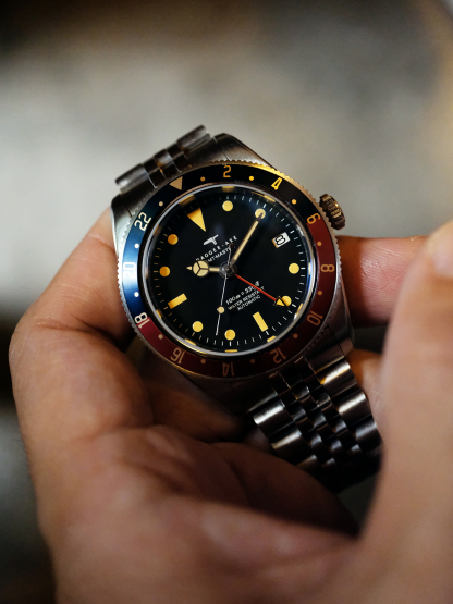 DAGGER AXE "Voyager" 1954 Tribute GMT Automatic - Ref. DG-B6543 | Tax & Duty Included