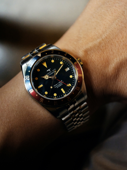 DAGGER AXE "Voyager" 1954 Tribute GMT Automatic - Ref. DG-B6543 | Tax & Duty Included